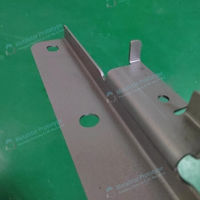 service de prototypage rapide sur mesure de tôles de métal pliées pour véhicules
